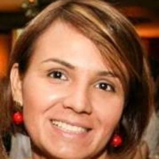 Profa. Dra. Gislaine Camila Lapasini Leal